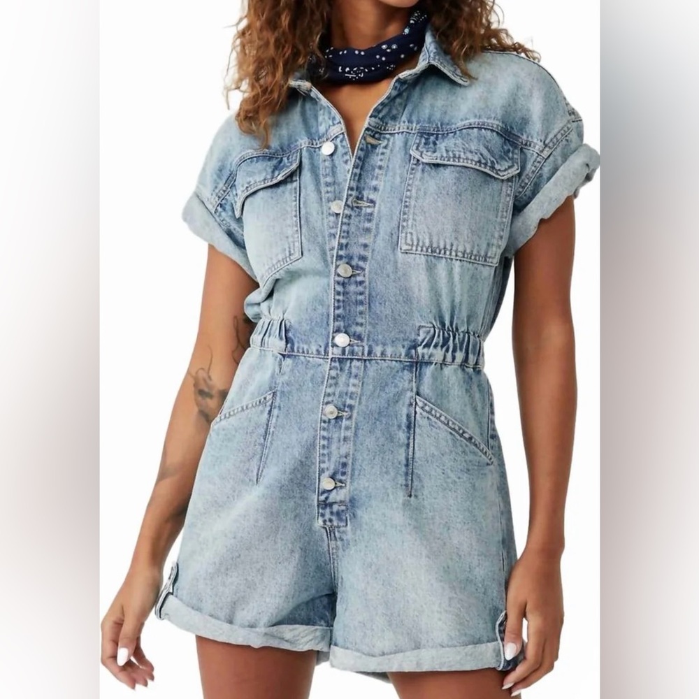 Free People Marci Light Wash Denim Women's Shorts Romper - Casual Elastic Waist
